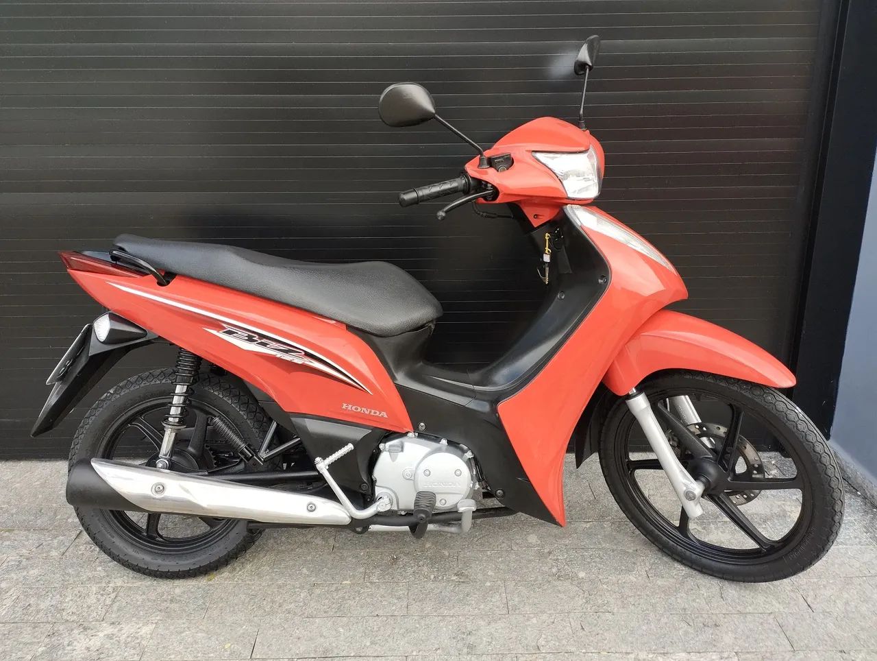 Honda Biz 125 i 2017  mais de mil abaixo fipe
