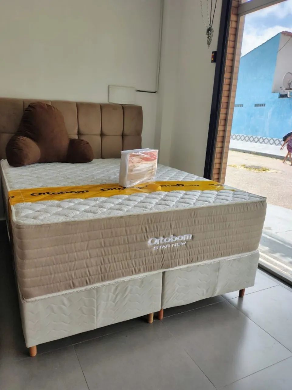CAMA QUEEN D33 MOLAS ENSACADAS COM 78 CENTÍMETROS DE ALTURA