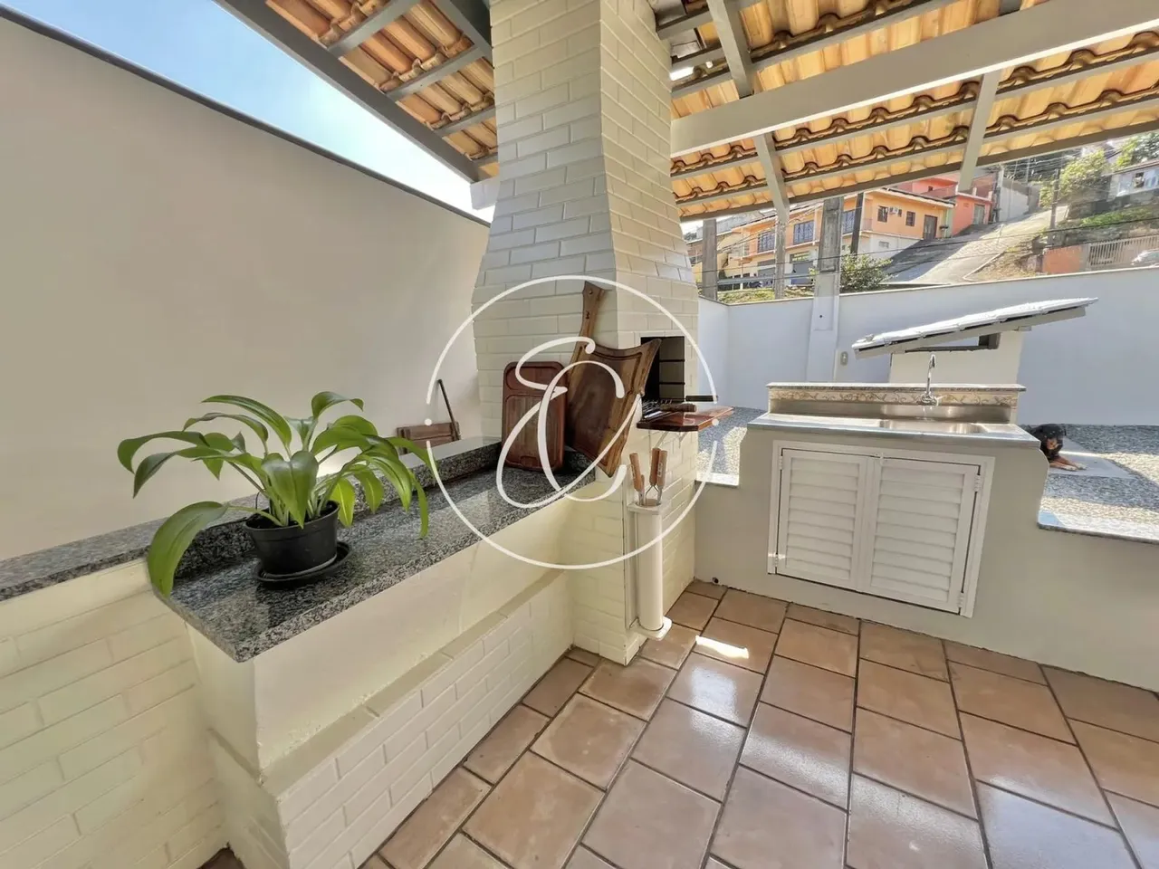 Casa à venda, Jarivatuba, Joinville, SC - 4 Quartos, Churrasqueira e Excelente Área Extern