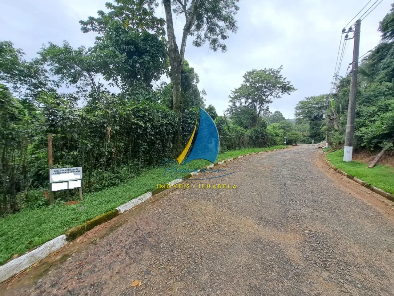 TERRENO EM ILHABELA COM VISTA PARA O MAR - ESCRITURA DEFINITIVA - EM CONDOMÍNIO