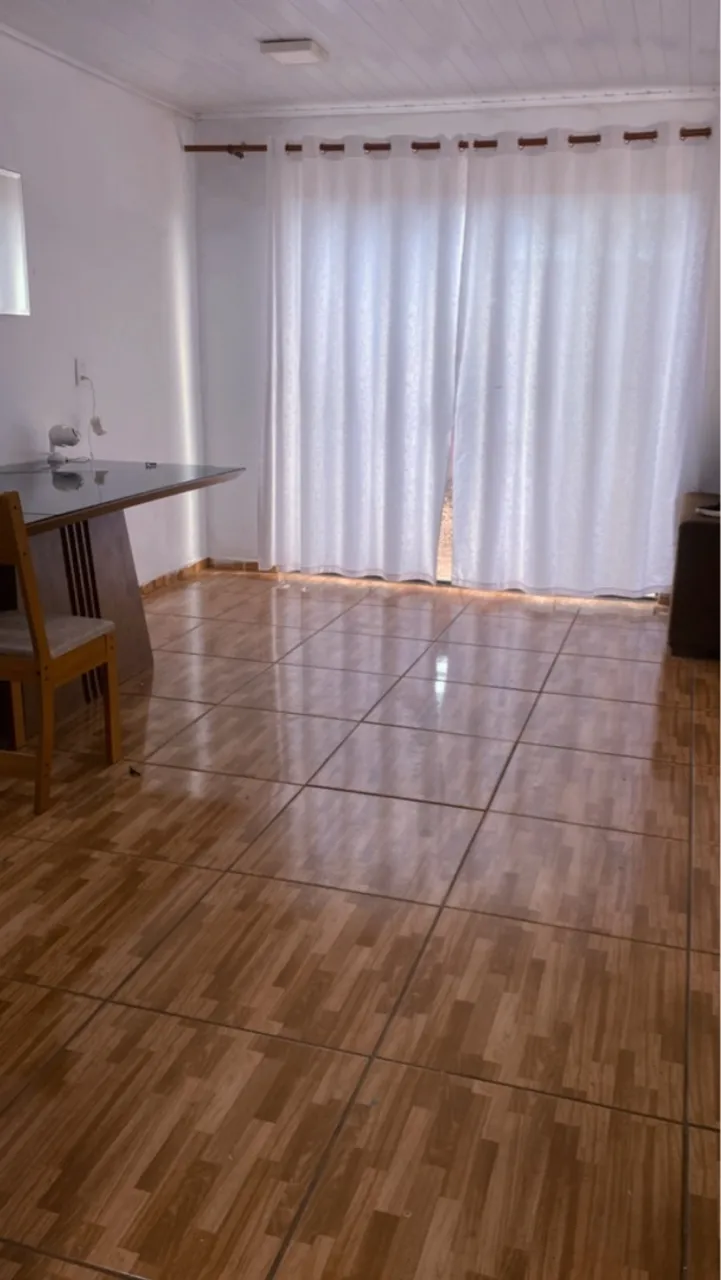Vendo casa ou troco por outra de menor valor