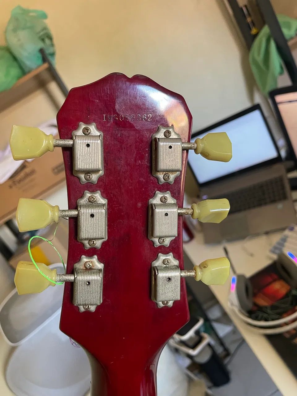 Epiphone Les Paul Studio - regulada, som impecável - Foto 3