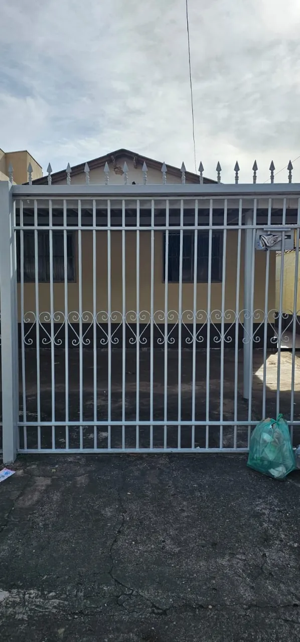 Aluga-se casa de fundos 1 quarto na QE 32 Guará II DF