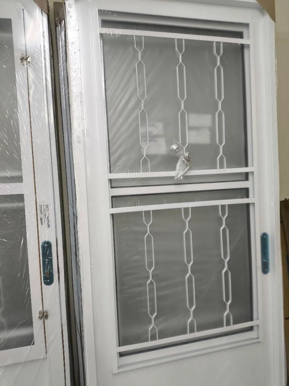 Porta Aço reforçada C/Postigo R$699,00un Pix  - Foto 3