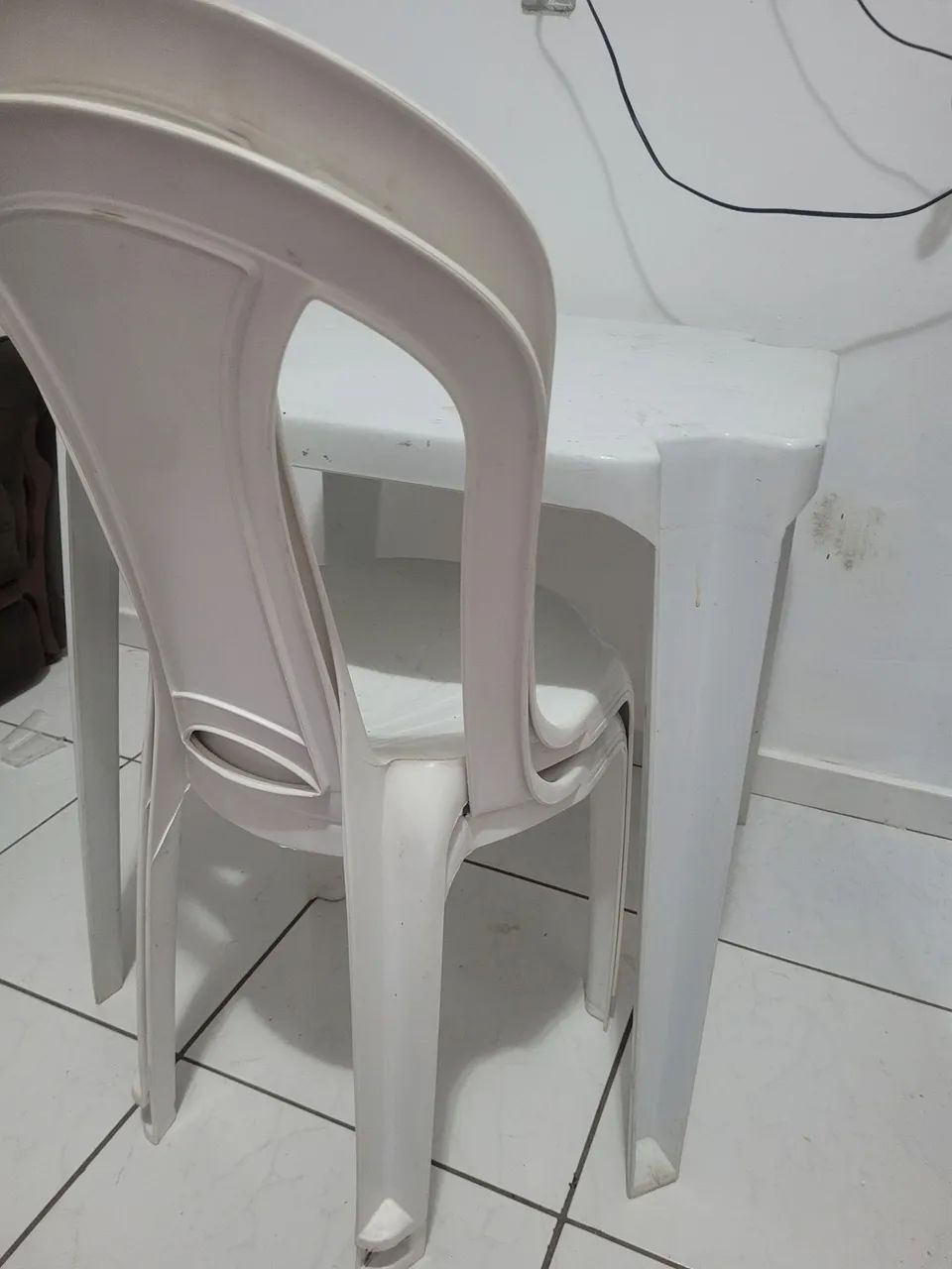 MESA DE PLASTICO E 2 CADEIRAS 64374836962689120