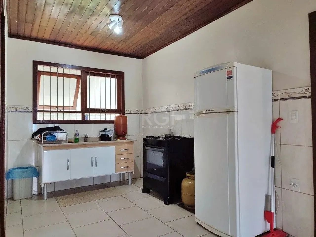 Ampla casa Térrea a venda com 2 dormitórios, sala, cozinha conjugada, 2 banheiros, sendo 1 - Foto 5