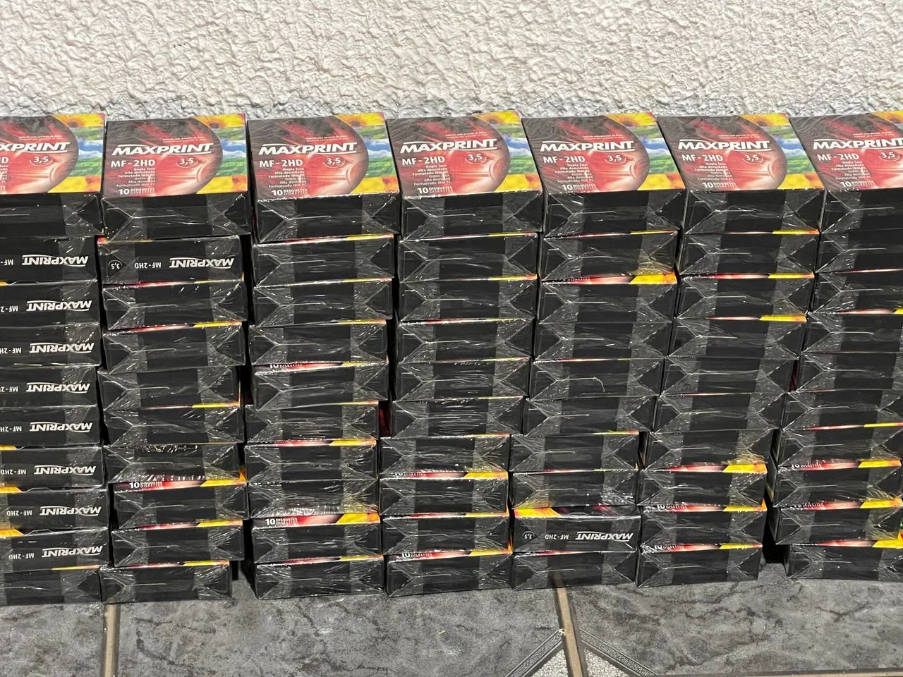 Lote 90 caixas DISQUETE MAXPRINT 2HD 3.5 1.44MB - Foto 2