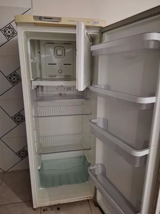 Geladeira Frost free, e mesa de vidro  - Foto 3