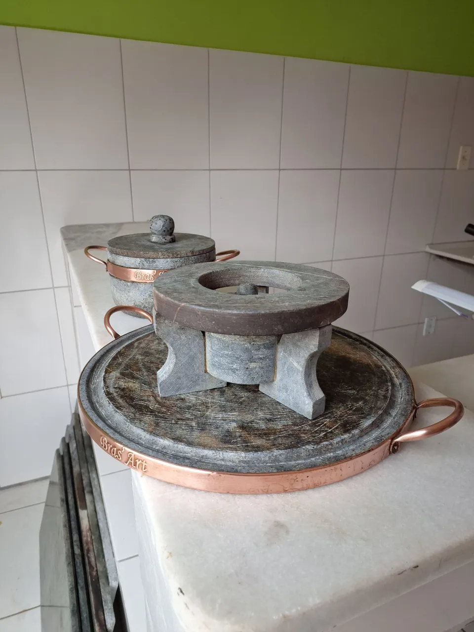Conjunto em pedra-sabão para fondue ou grelhados