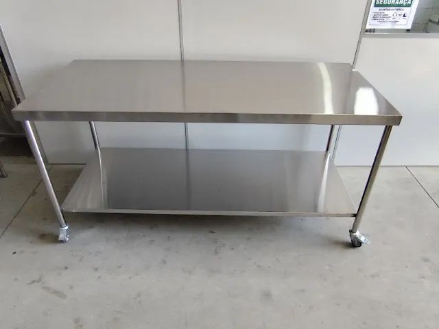 Bancada Inox 180cm x 70cm, Prateleira Lisa, Tampo 22#, Pés Tubulares