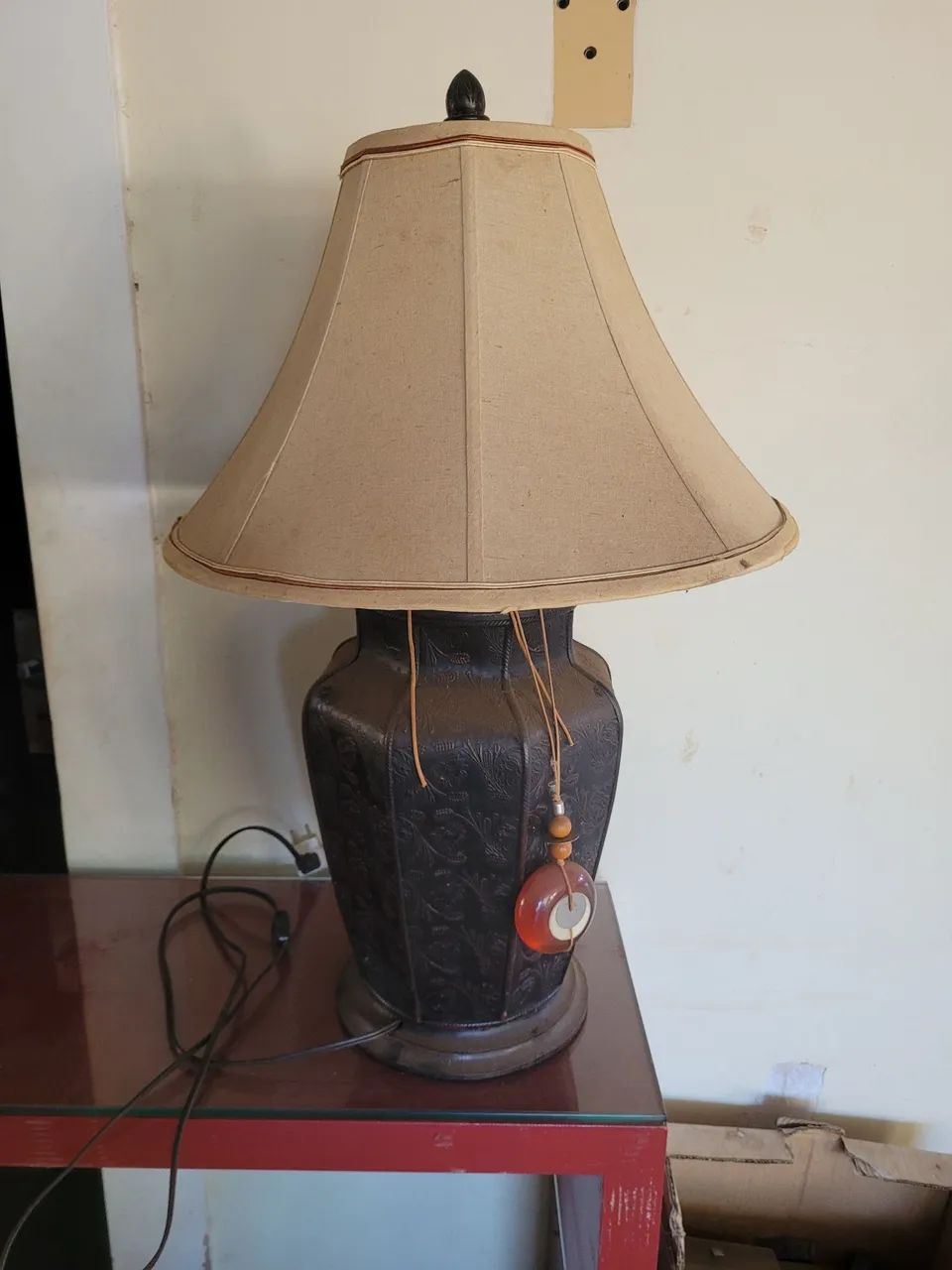 Abajur de mesa com cúpula de tecido