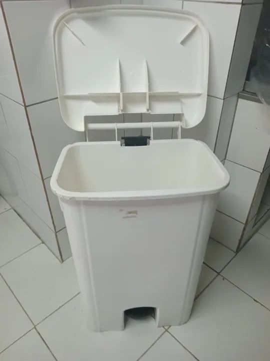 lixeira 200 lts branca - Foto 2