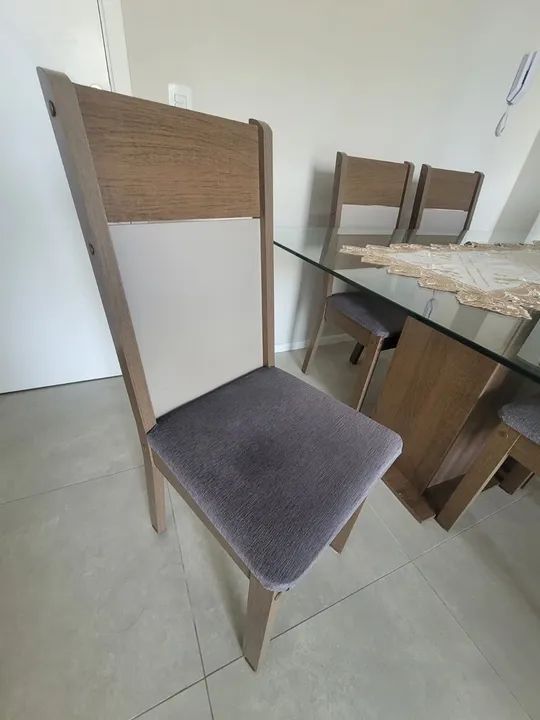 Conjunto de Cadeiras de Jantar em Madeira