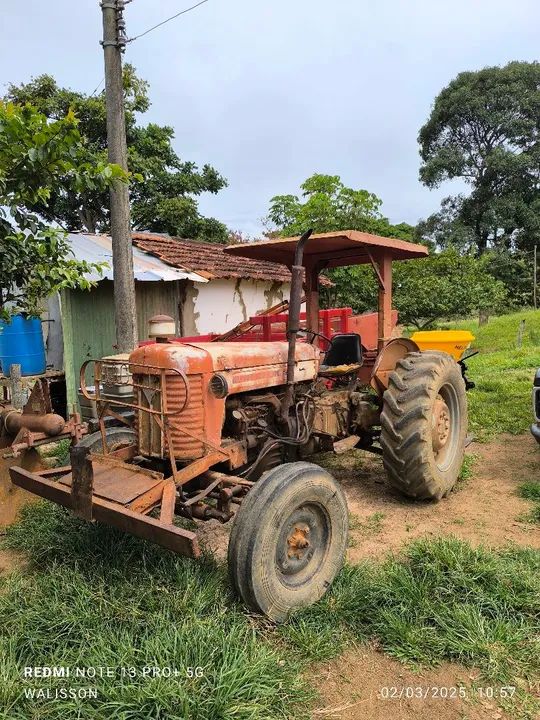 Trator Massey Ferguson e 08 implementos agrícolas 