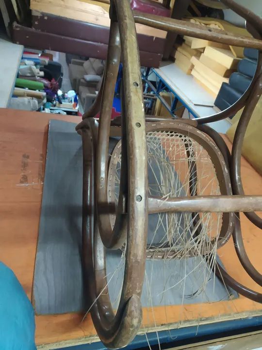 Cadeira antiga de balanço thonet original - Foto 5