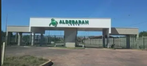 Terreno no Aldebaran Leste condomínio fechado com ampla área de lazer e um belíssimo lagos