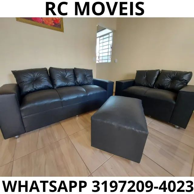 Sofá 3 e 2 Lugares em Couro Sintético + Puff - D33, Eucalipto e Alta Durabilidade
