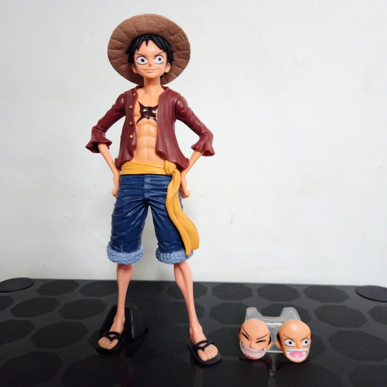 Action Figure Monkey D. Luffy Chapéu de Palha - Intercambiável - One Piece