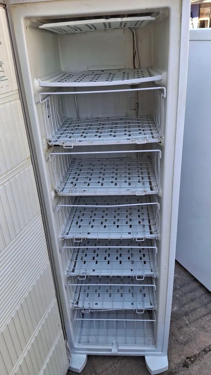FREEZER VERTICAL ELECTROLUX USADO - Foto 4