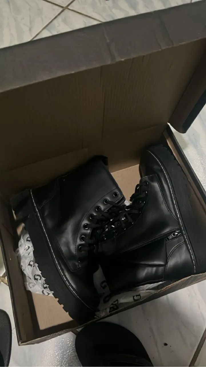 Botas Femininas de Couro Preto