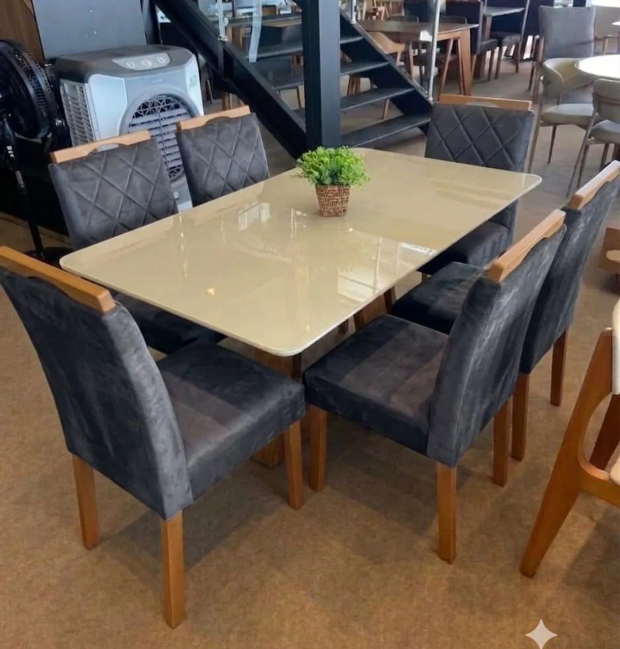 Mesa de jantar 6 cadeiras madeir Maciça 