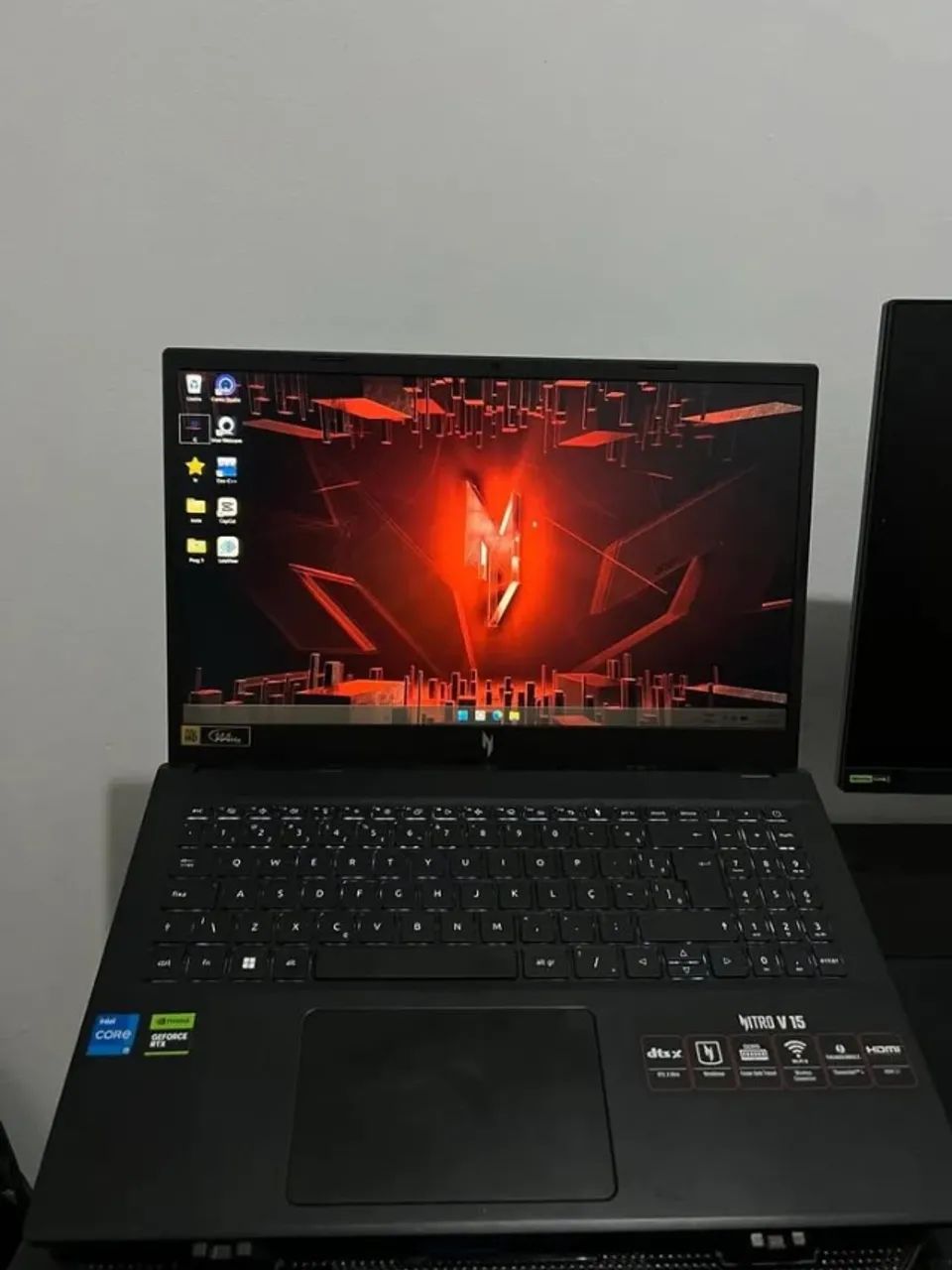 Acer Nitro V15 i7 4050