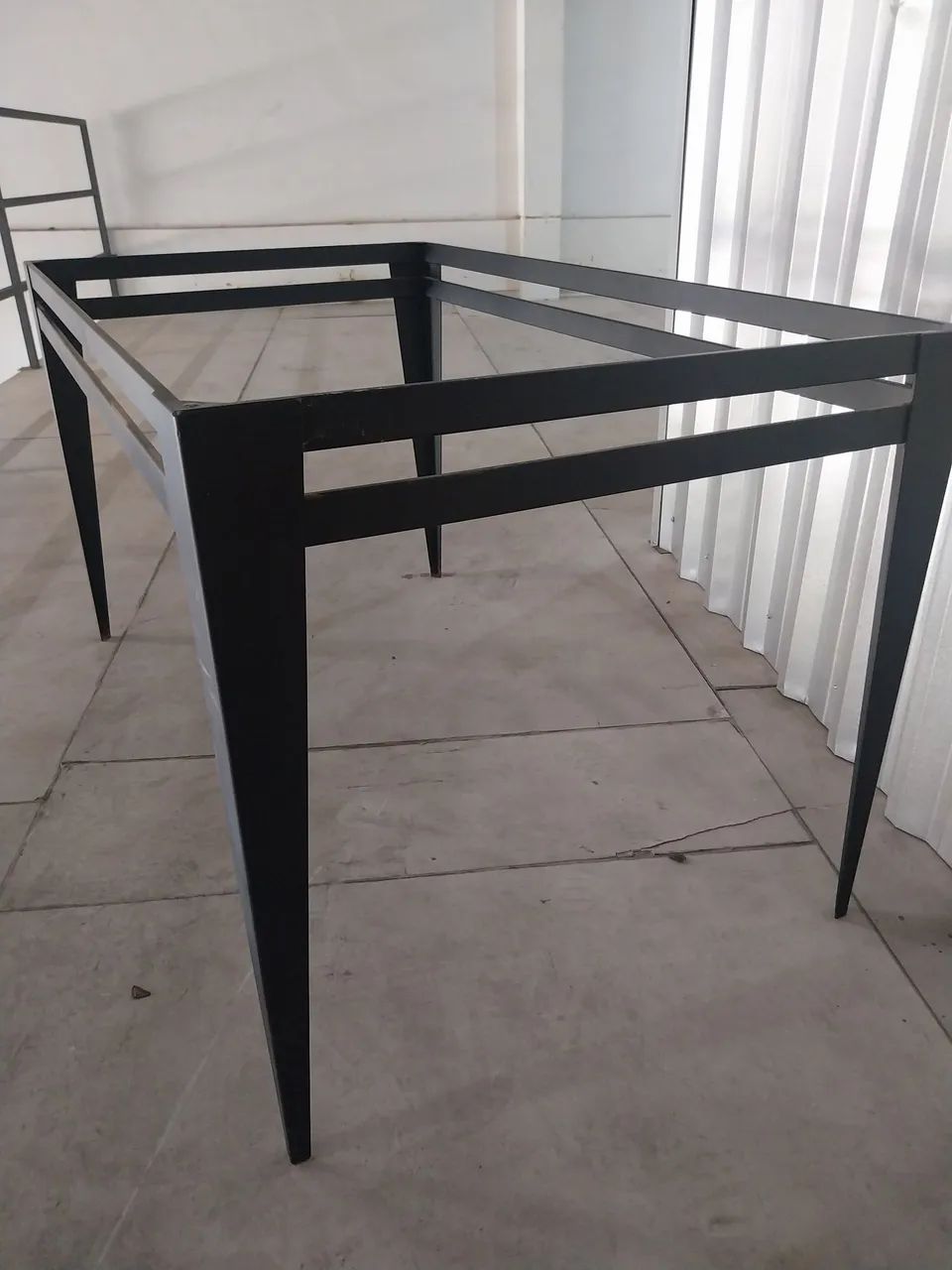 Mesa com base de aço e tampo de vidro temperado 10mm - Foto 2