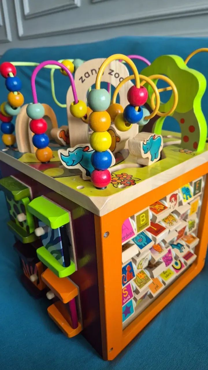 Cubo infantil de atividades