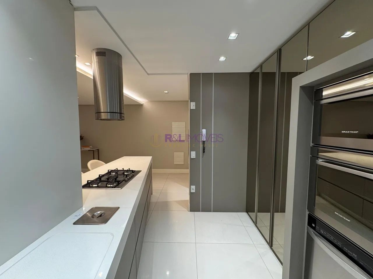 Apartamento 3 Suítes Porteira Fechada no Kobrasol - Foto 2