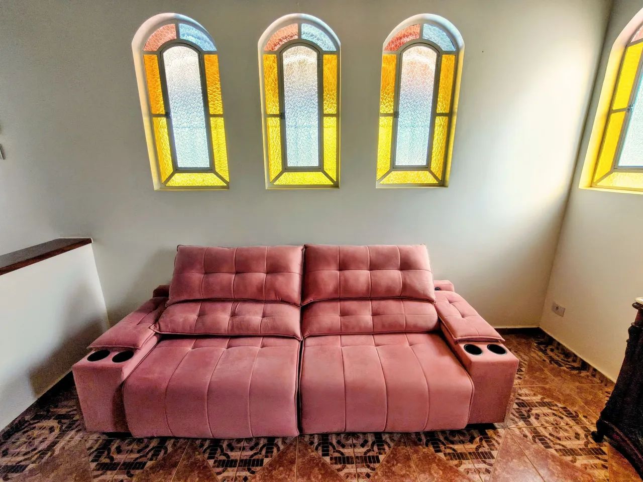 Lindo e Exclusivo Sofá Retrátil Rosa ? Comprado a 6 meses  - Foto 2