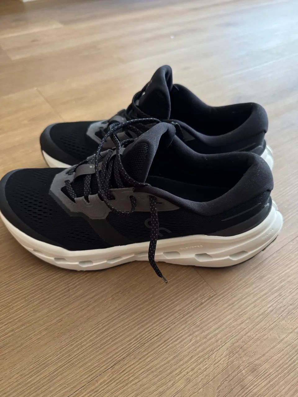 Tênis on cloudrunner - Foto 2