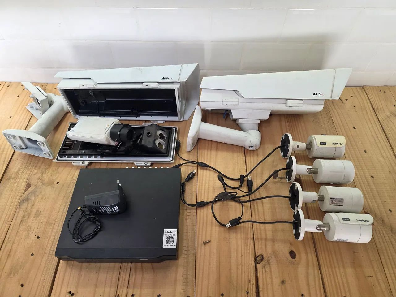 DVR Intelbras 1016 com HD 1TB e 6 cameras