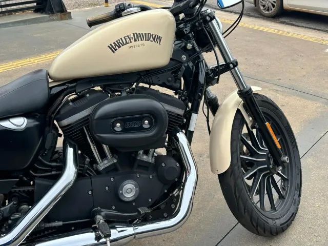 Harley 883 muito conservada. Aceito Jet Ski