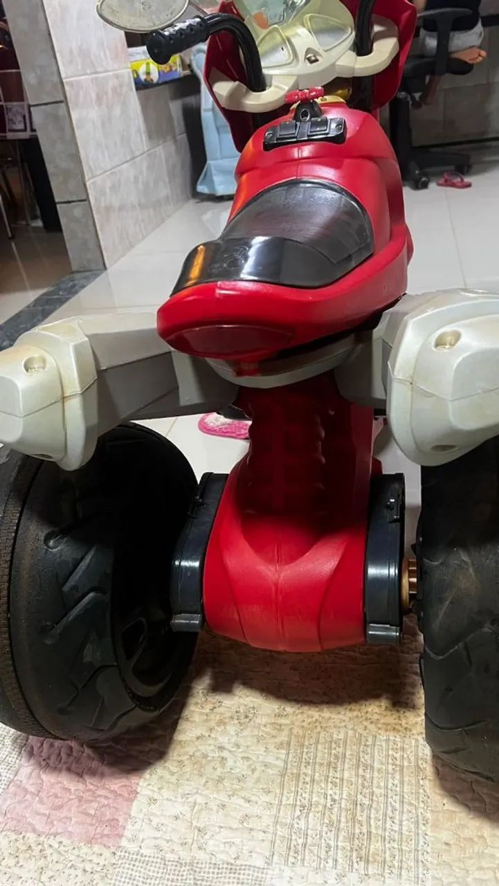 Moto elétrica infantil ..