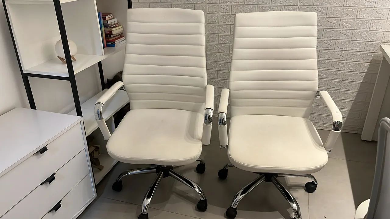 Conjunto de duas cadeiras de escritório 