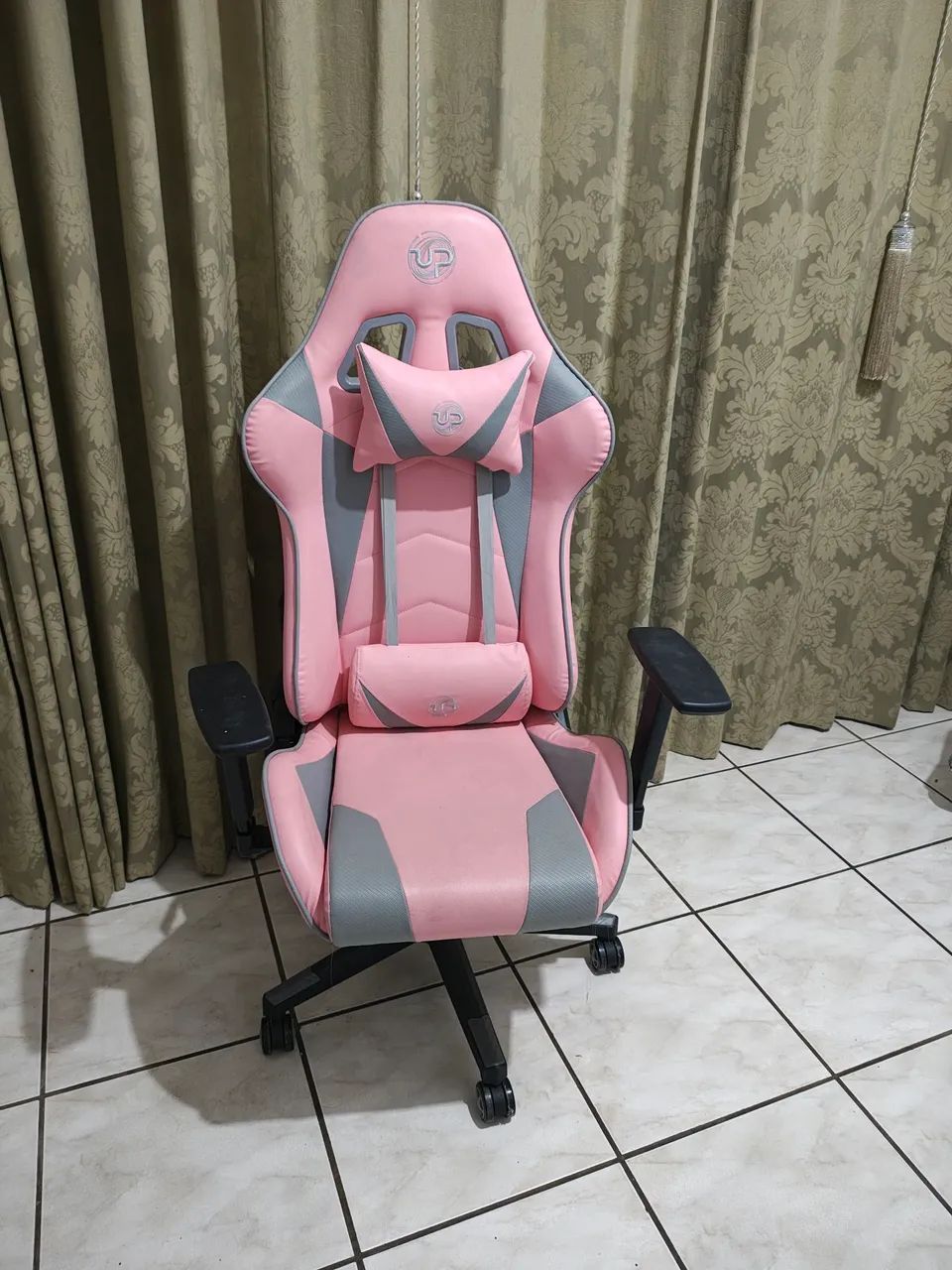 Gaming Chair (Pink)