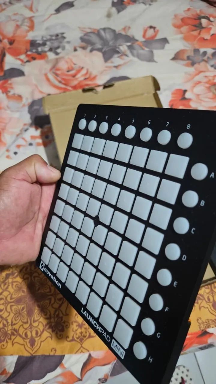 Controlador Novation Launchpad Mini Mk2 - Foto 3