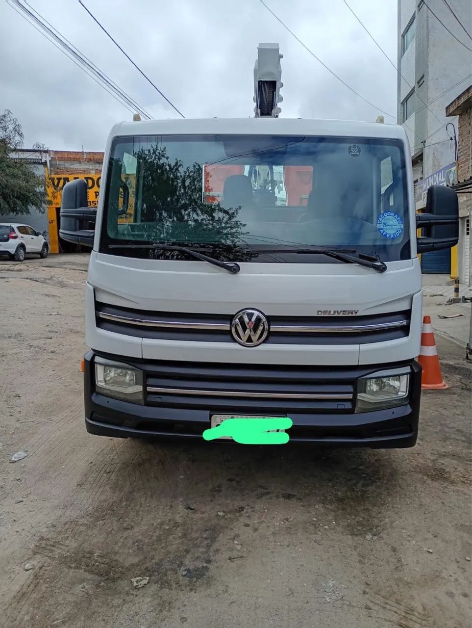 CAMINHÃO CESTO 