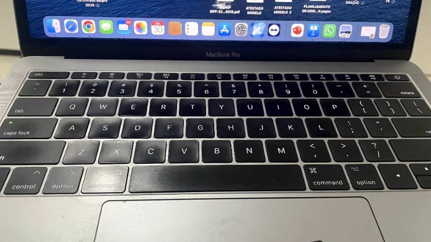 VENDE-SE MACBOOK SEMINOVO