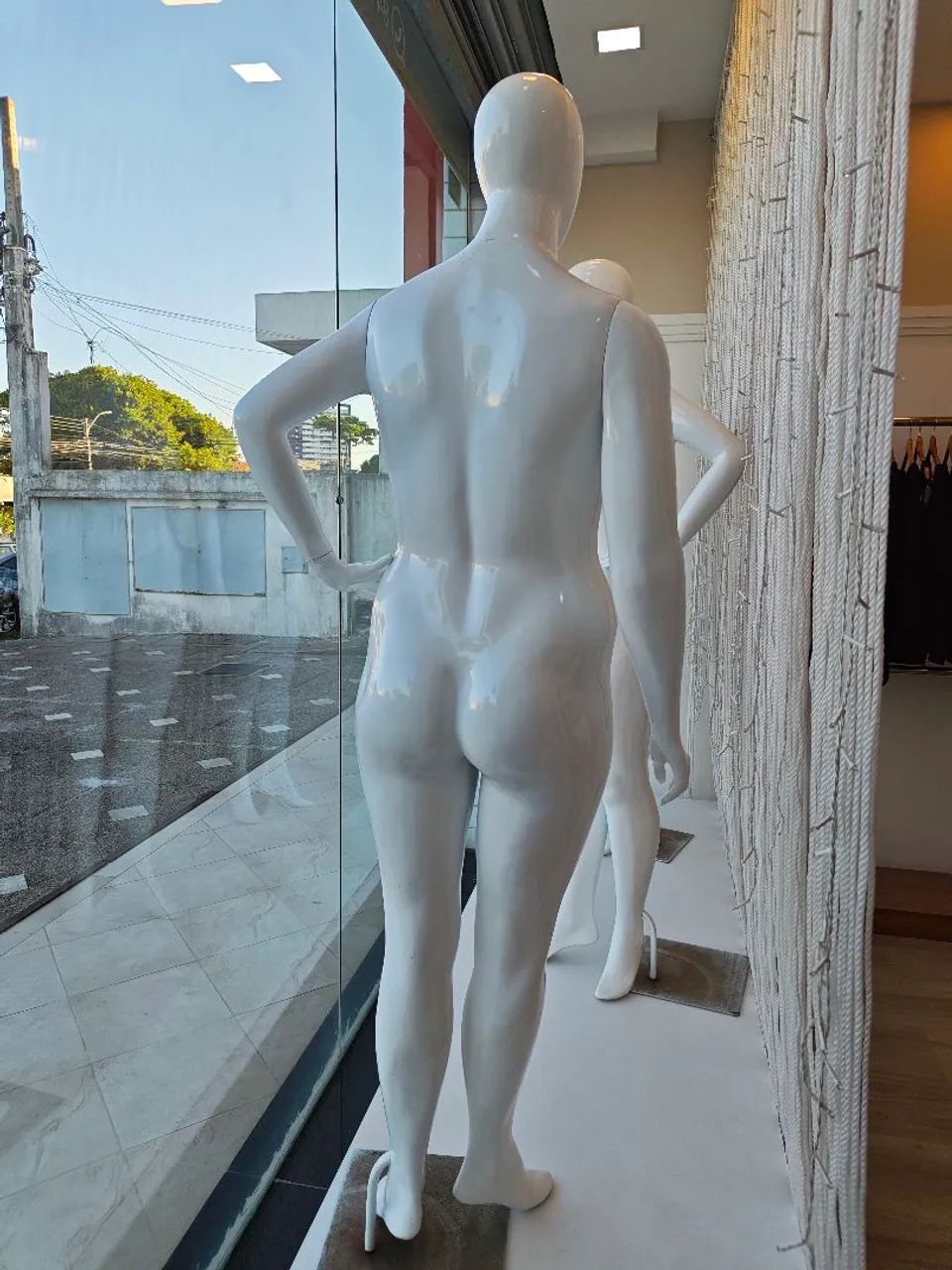 Manequim plus size em fibra - Foto 2