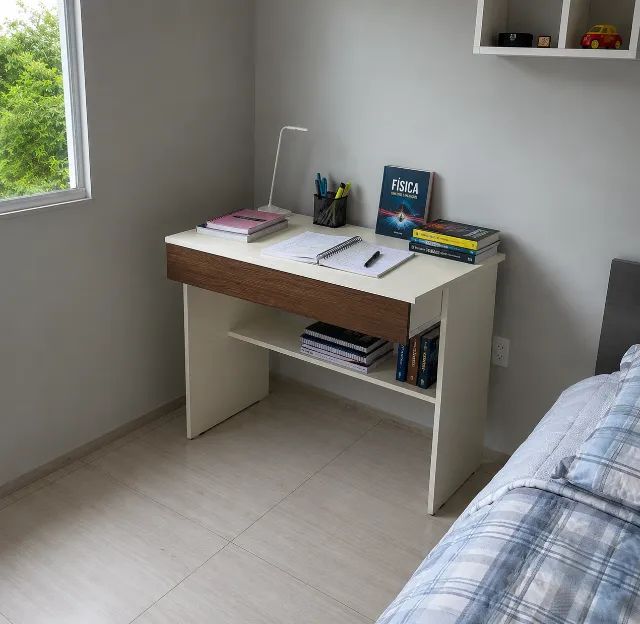 Mesinha de estudos com gavetão em oferta ! 