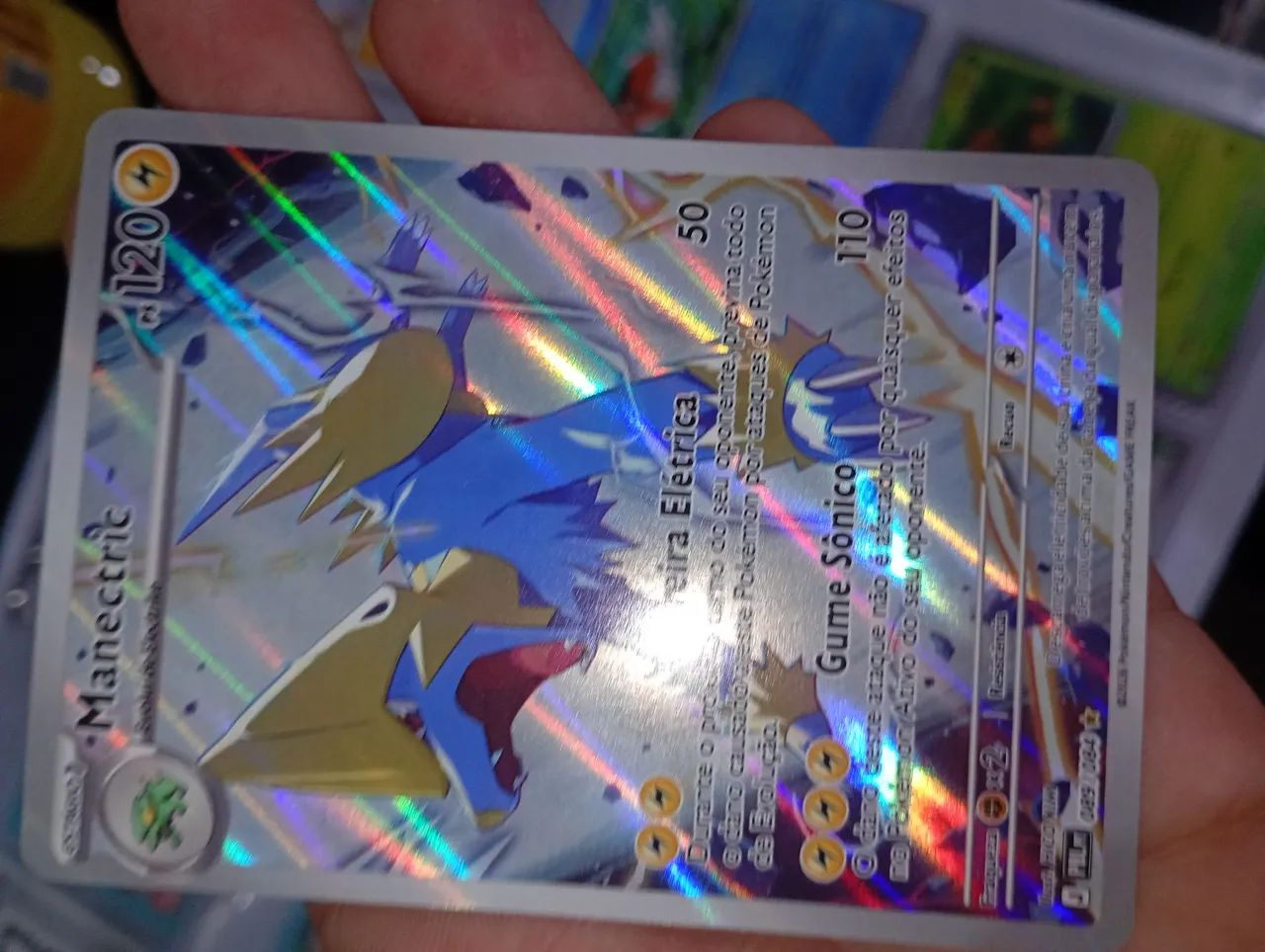 Carta pokémon da coleção escuridão absoluta. Manectric - Foto 2