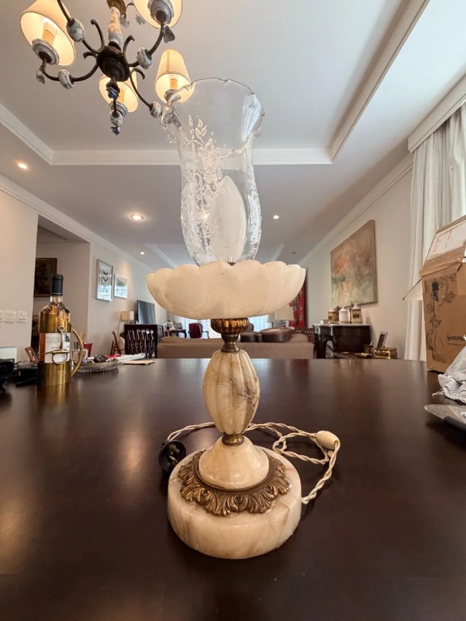 Abajur em vidro gravado e base em alabastro - Foto 3