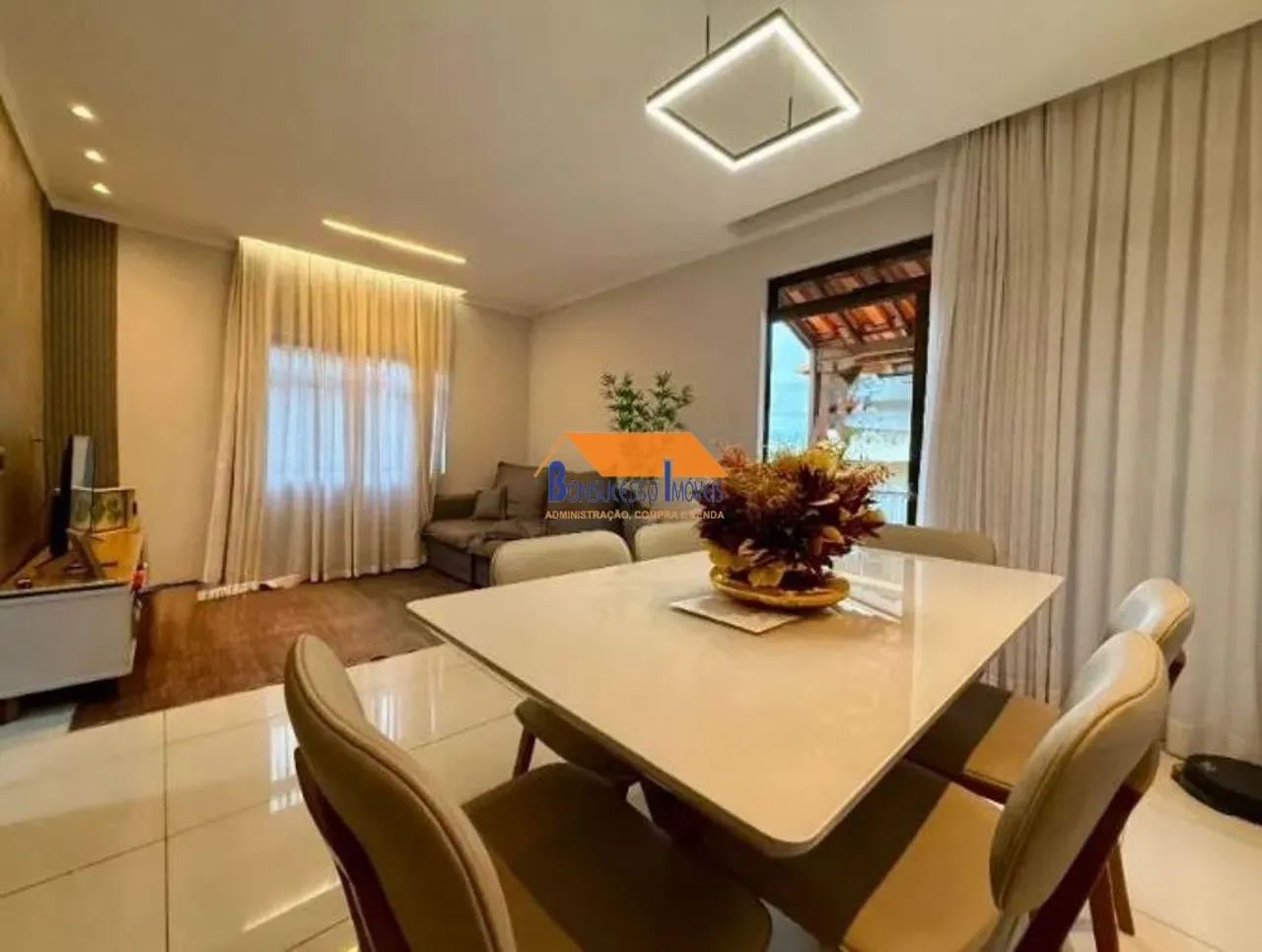 casa de 4 quartos, bairro Nova Cachoeirinha em Belo Horizonte