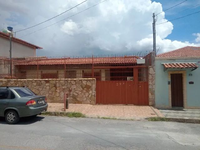 Otima casa 02 pavimentos com quintal amplo 