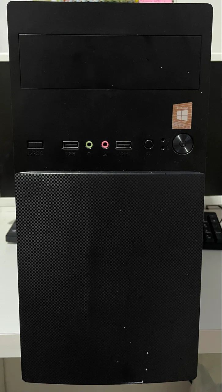 Vende- se PC, acompanha CPU semi nova, teclado e mouse.