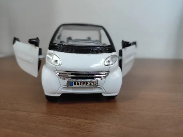 Kit com 4 carros em miniatura - Foto 4