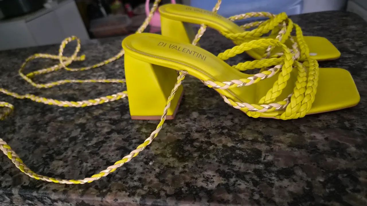 Sandália nova de amarração trançada  - Foto 2