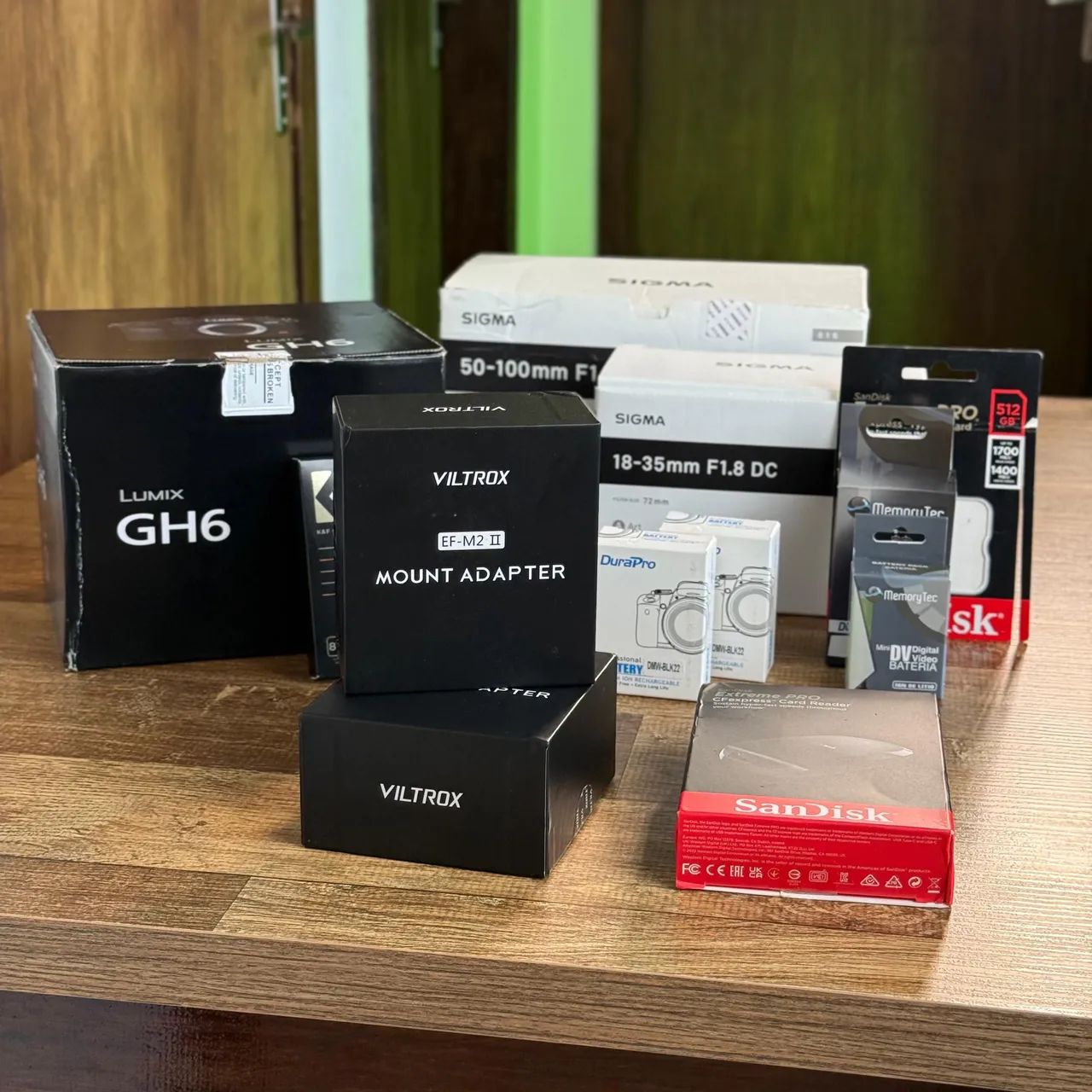 Câmera Panasonic Lumix GH6 + Lentes + Cage+ Cartão  - Foto 6