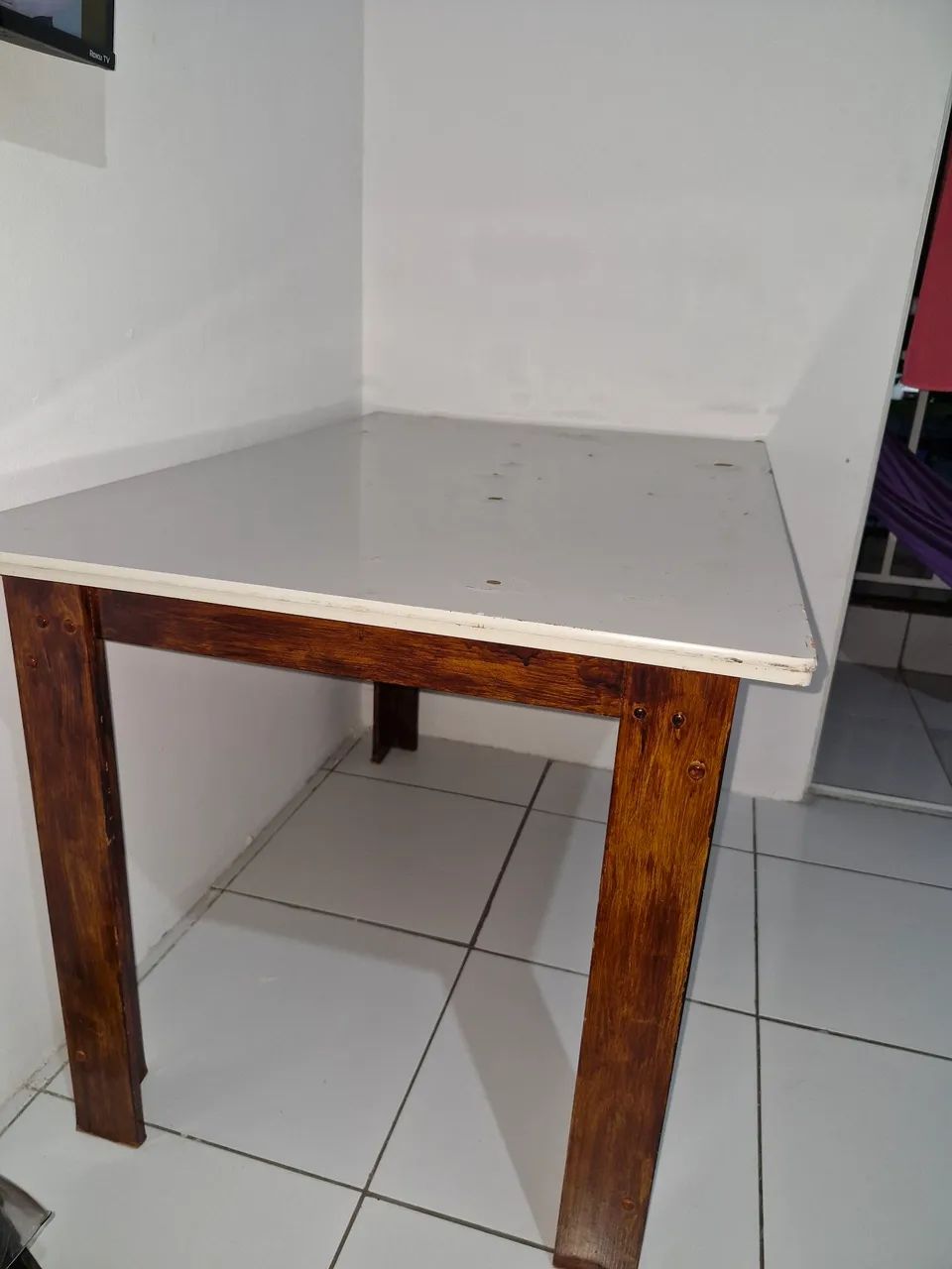 Mesa de jantar em bom estado - Foto 3